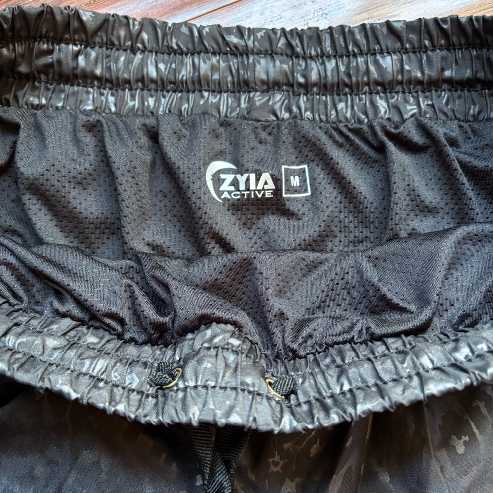 Zyia Bomber Shorts - Black Leopard - Size M - Picture 6 of 8